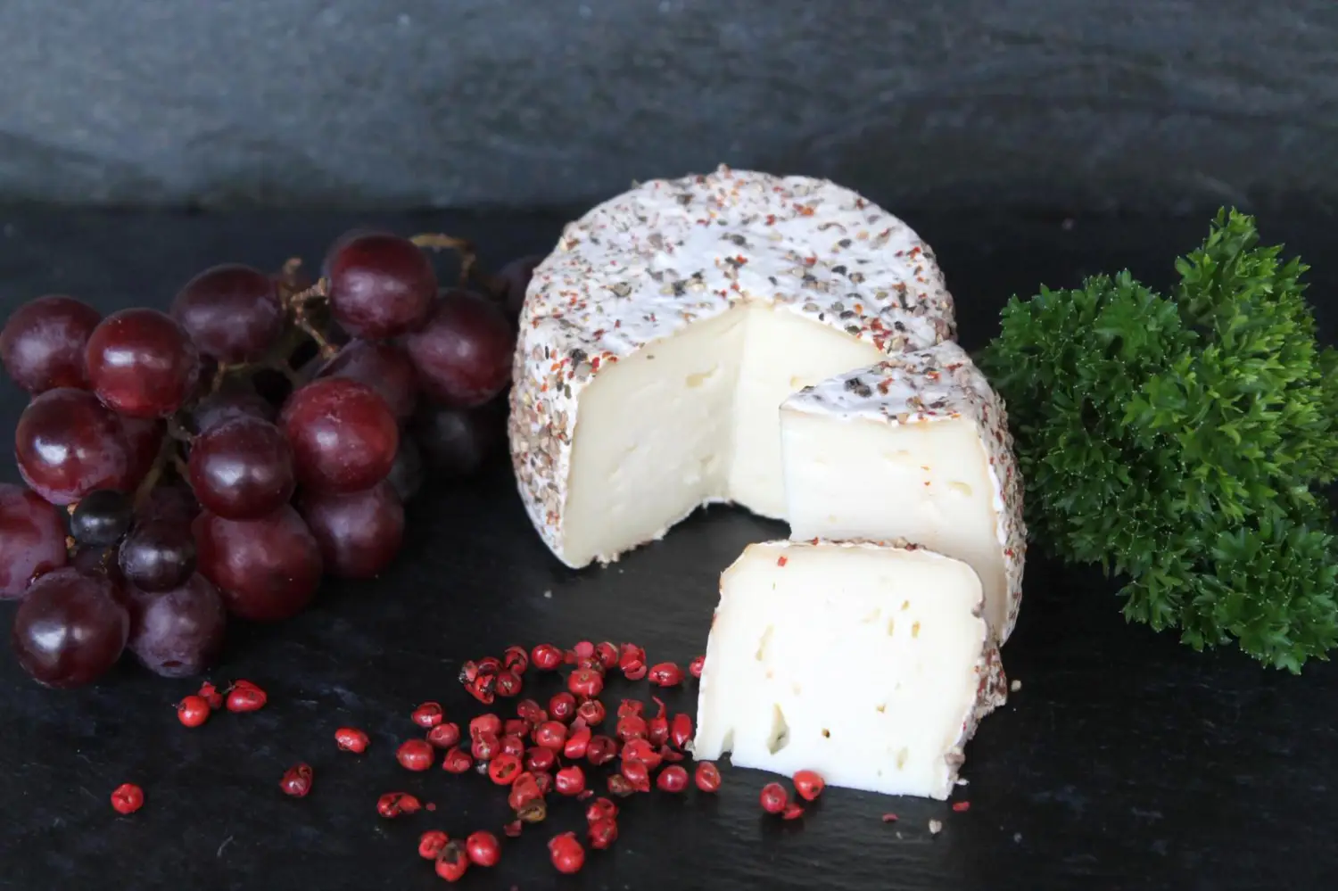 Camembert mit Pfeffermantel